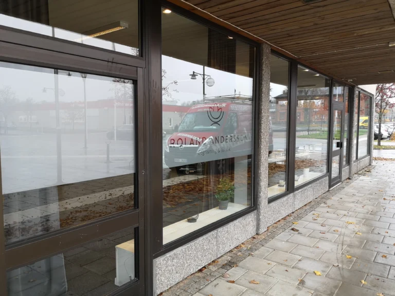 insynsskylt på glas