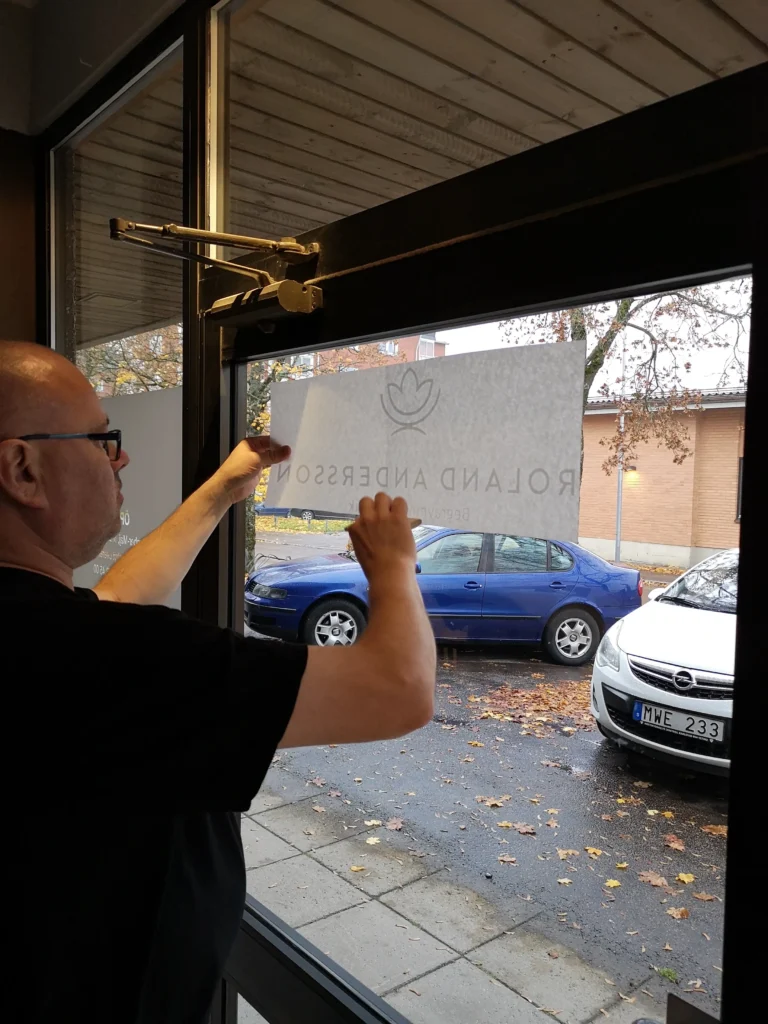 montering av insynsskydd